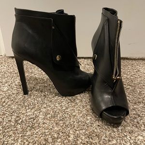 Black with gold button and zipper BGBG bootie!